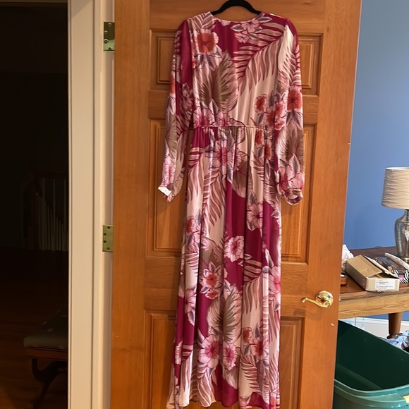 Lulu’s Floral Maxi Dress - Picture 4 of 6